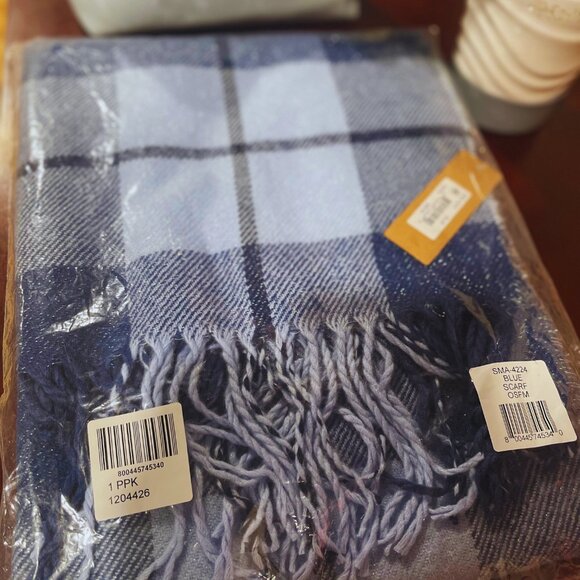 NWT Steve Madden Plaid Scarf  Navy/Blue - Picture 2 of 2